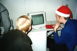 pikkujoulut1998_07.jpg (34 kt)