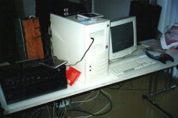pikkujoulut1998_09.jpg (37 kt)