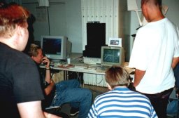 vuosi1998_07.jpg (39 kt)